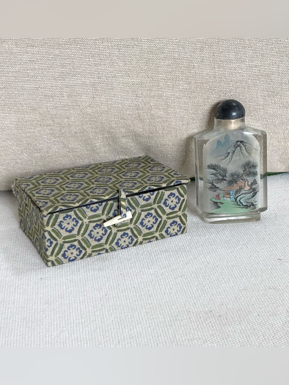 VTG Chinese Inside-Painted Glass Snuff Bottle Landscape Scene w Box